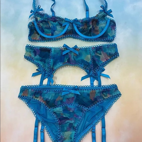 Lingerie set - Picture 3 of 3